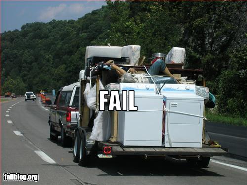 Funny Pictures - Trailer moving People packing FAIL