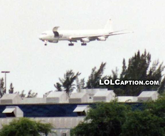 funny-fail-pics-lolcaption-airline-with-cargo-door-open-landing