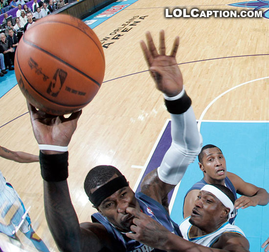 funny-pictures-basketball-nose-dunk-lolcaption